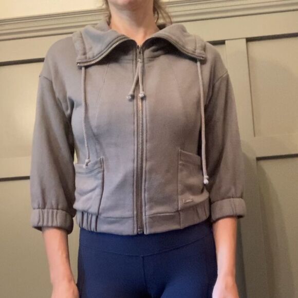 𝅺ARITZIA Wilfred Cropped Full Zip Mock Neck Sweatshirt Cotton Modal Size XS - Picture 1 of 13